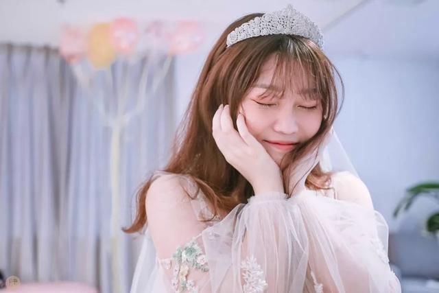 “我之前觉得婚礼离我太遥远了……”“然后呢？”