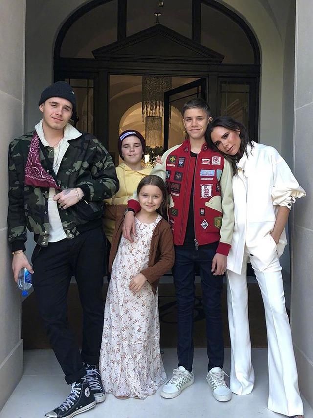 贝克汉姆一家出写真，贝嫂霸气，小七可爱，私服更出众！