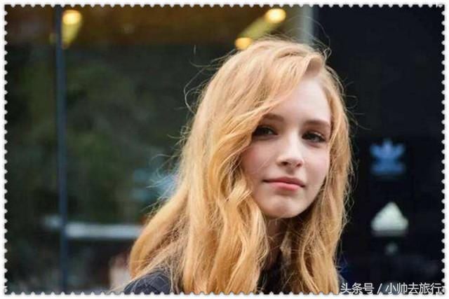 乌克兰导游提醒男游客:晚上有人敲门不要开，不听话的钱包被掏空