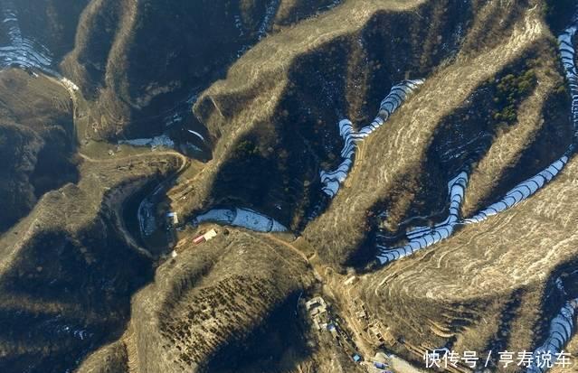 “悬崖”上废弃的窑洞村： 全村娶妻难, 50年间仅娶进一个媳妇儿