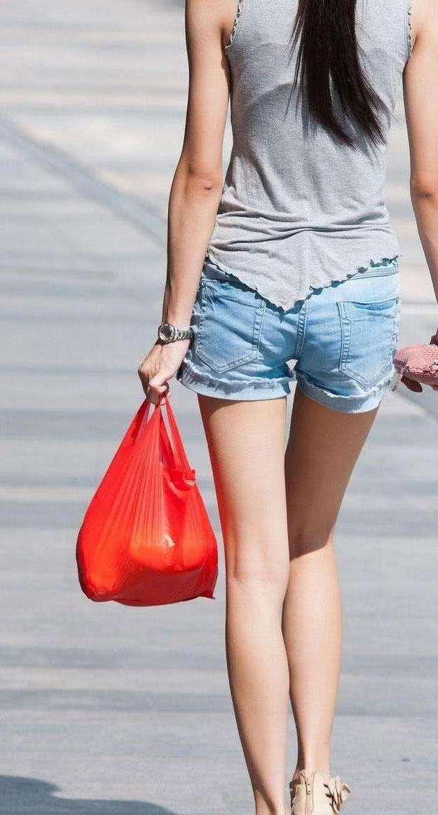 紧身裤充满了迷人的魅力感更显端庄又有韵味,有青春活力的气息