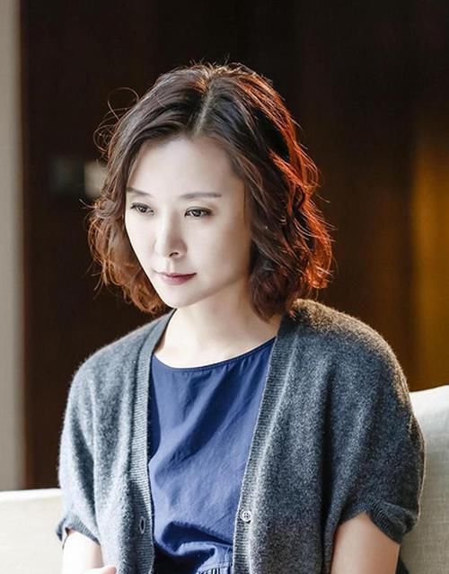  【姐姐】女人过了40就放弃“黑长直”吧！换上这5种发型，从阿姨变回姐姐