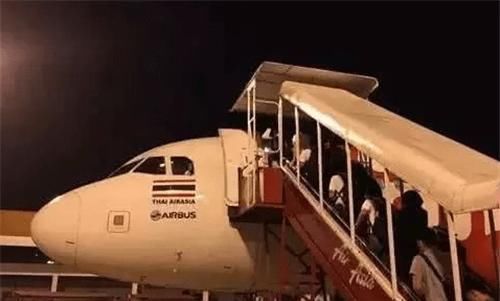 花25万买一张无限次机票，被航空公司笑20年，不料最后意外反转