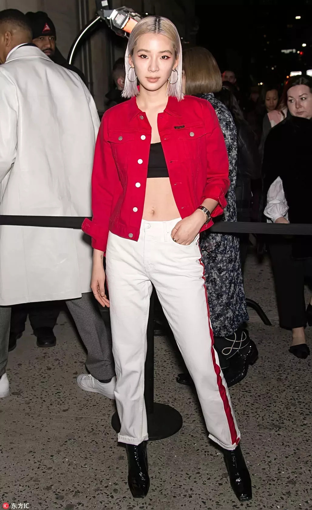 开学了，今年流行的校服裤又更新了！谁穿谁好看！