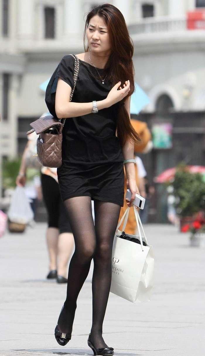 紧身短裙黑丝袜美少妇, 修长苗条的身材让人挪不开视线!