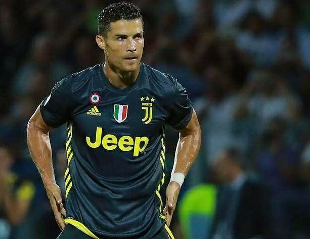 没天理! 最佳阵容封面一细节暴露C罗窘境, 短短几月他吃太多亏了