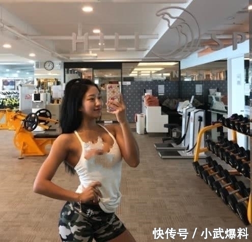 健身女神身材出众,与众不同的肤色最让人忘怀