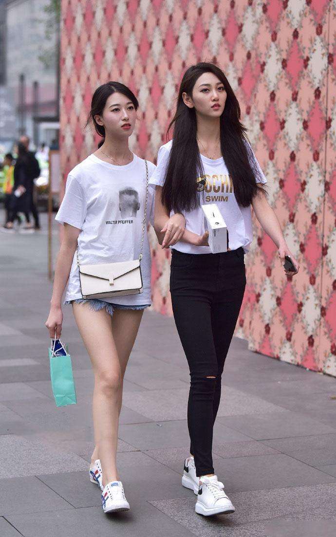 街拍: 永不过时的经典黑白搭, 图4小姐姐青春的气息分外浓郁