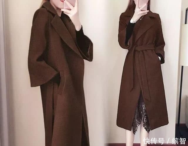 「大衣」建议:聚会时千万别穿羽绒服,大衣+毛衣+瘦瘦袜,美到犯规