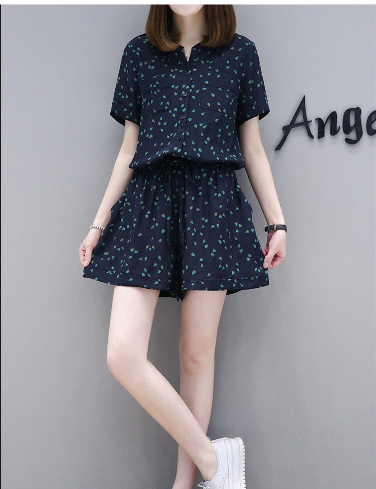 3分长相7分打扮!53岁妈妈穿这时髦套装，清新减龄，忒惹眼