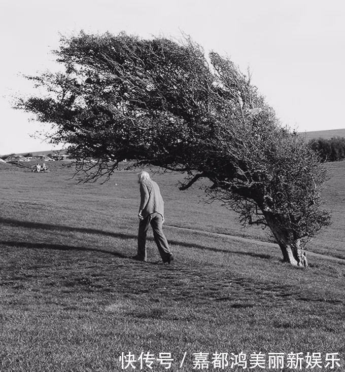  摄影师■对摄影师而言，摒弃色彩会让视觉效果更加纯粹