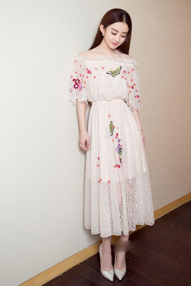 赵丽颖一袭白裙造型现身活动,蝴蝶围绕似香妃,仙气满满!