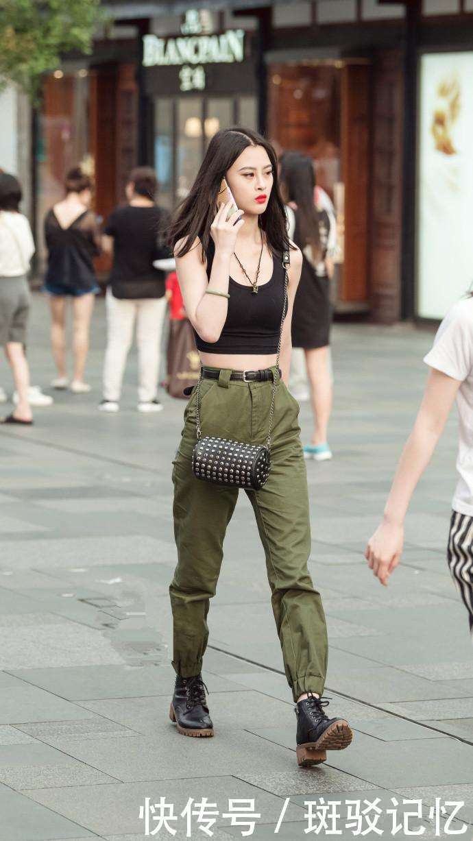 街拍：个个都是美女，图一小姐姐绿色背心配白色蛋糕裙变成花仙子