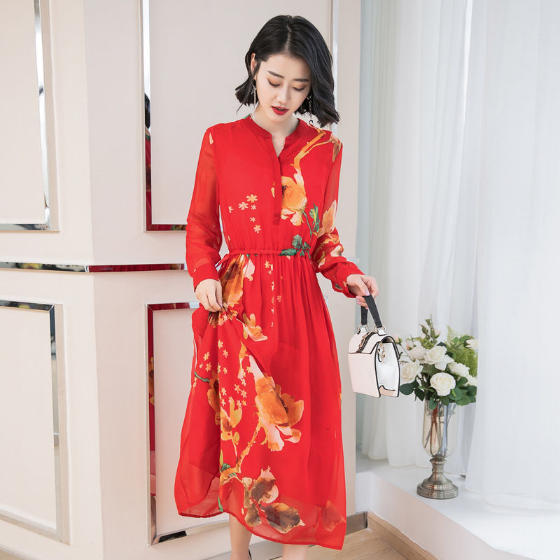 如果你不想花太多钱，立秋后穿这种连衣裙，高贵洋气，好穿还不贵