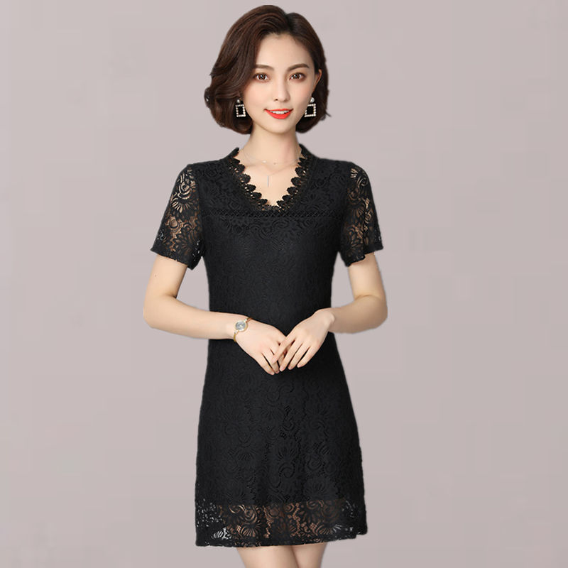 精致的蕾丝很显优雅，镂空与它的搭配，这些裙女人穿上真美