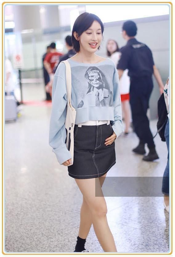 张俪的时尚看不懂!穿凉拖鞋却配羊毛袜，网友:我穿就是一奇葩