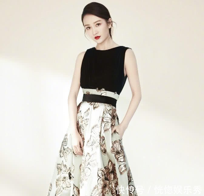 王鸥踩拖鞋就算了，裙子还一边长一边短，简直逼疯强迫症患者！