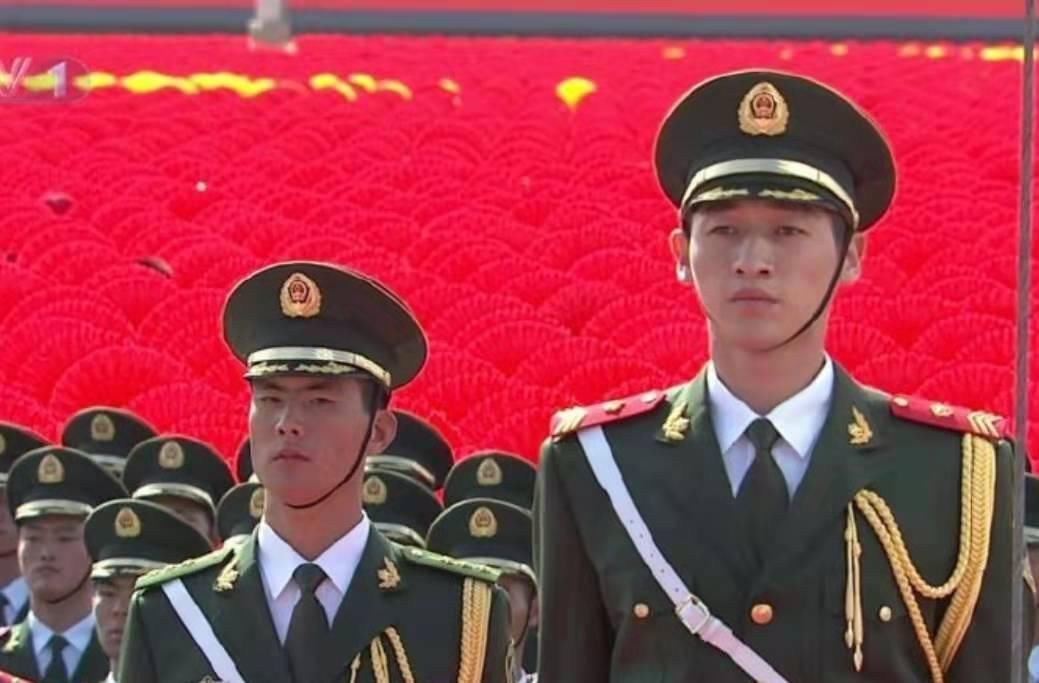  升旗手：中国第一升旗手，婉拒50万年薪