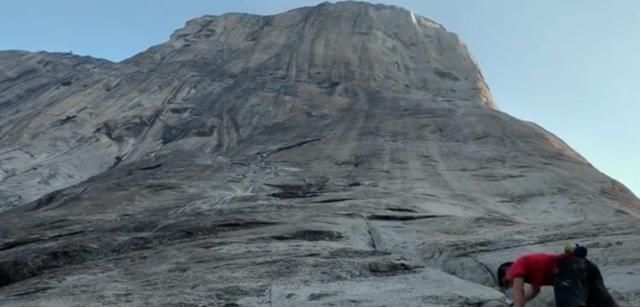 难度堪比登月！他徒手无保护爬上914米峭壁，恐高症患者最好别看