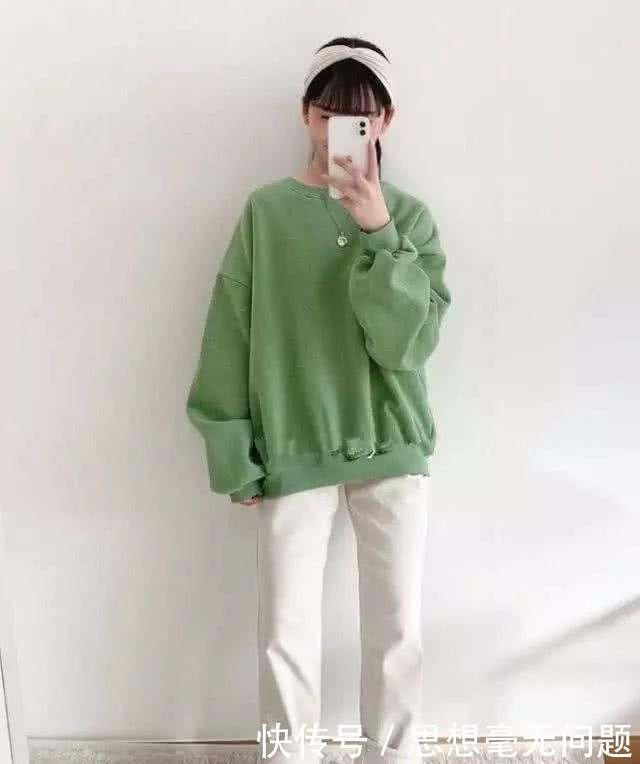  [紧身裤]建议小个子女生：别总穿棉服＋紧身裤，2020流行这样穿很显高