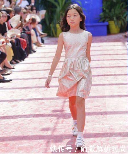 11岁李嫣与2的0岁窦靖童同台,同是天后之女,气质差距咋那么大!