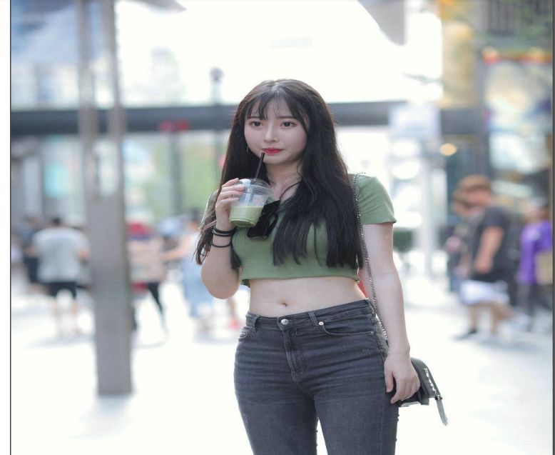  [搭配]小姐姐甜美可爱的长相，还有灵动的眼睛！