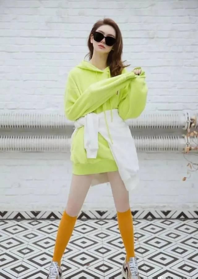 漂亮:时尚街拍示范性,这25套连帽卫衣穿衣搭配,究竟漂亮在哪儿?