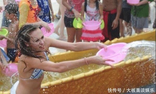 一眼误终身！乌克兰最“嗨”节日，美女互相泼水，男游客大饱眼福