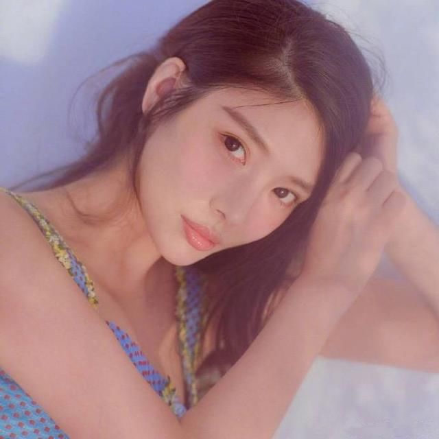 “大嫂”徐冬冬太迷人！穿着简单尽显少女魅力，朦胧也是一种美！