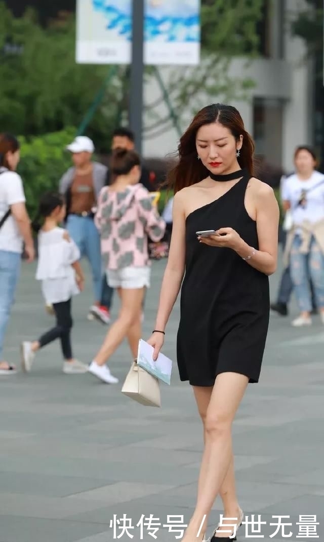 款式|都市女性搭配高跟鞋,让时尚变得更加的简单