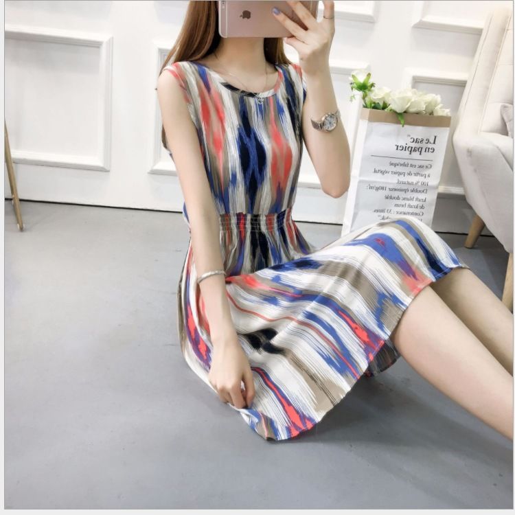 海边渡假，便宜清凉的波西米亚裙秒杀比基尼，景美人美，羡煞路人