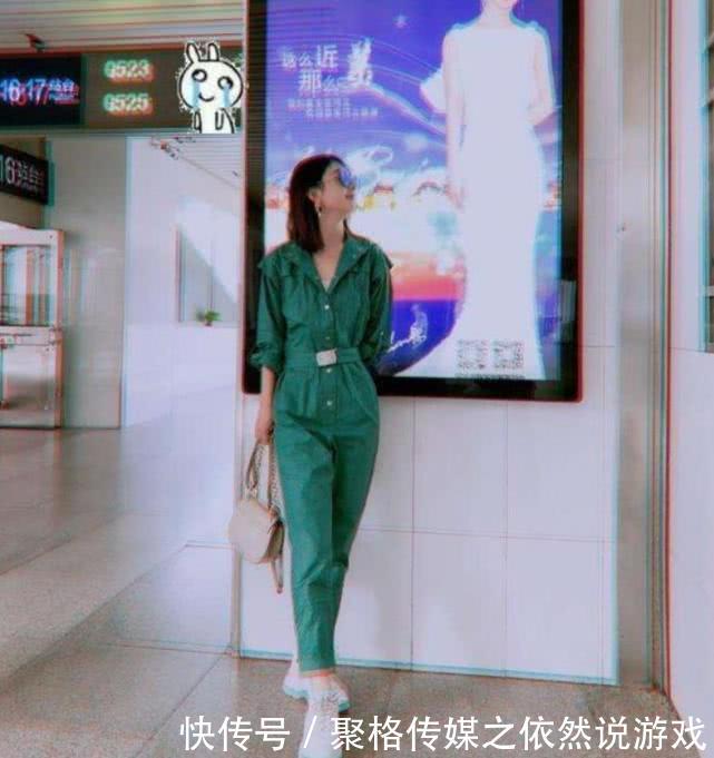 网友：赵丽颖你需要穿平底鞋了，不要再受高跟鞋的折磨了，心疼你