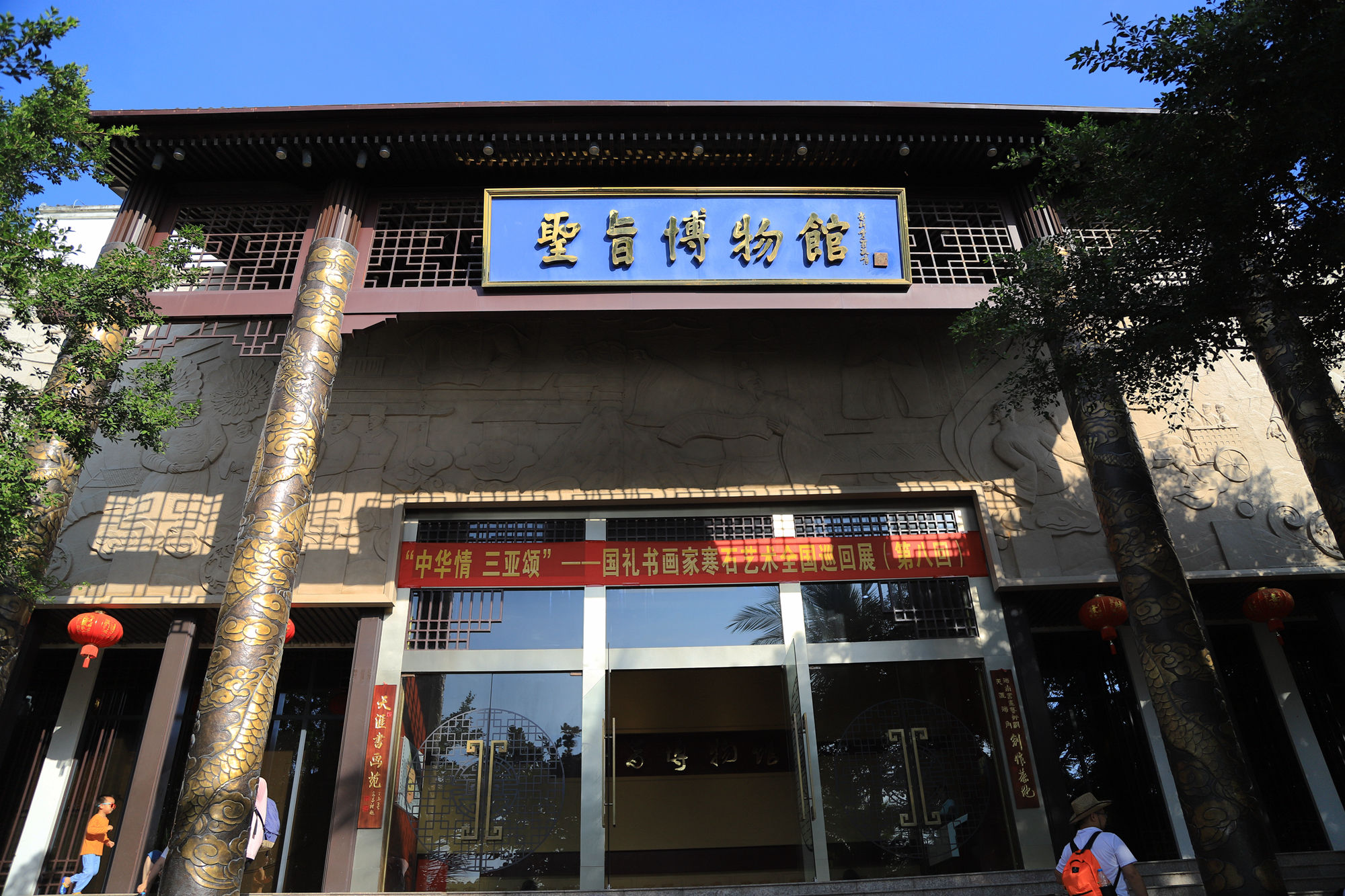 【遇上一座城】请到天涯海角来，一起去看比基尼大长腿的三亚微游