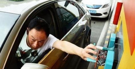 为什么高速上开车再累，也不要在服务区睡长觉？现在知道还不晚