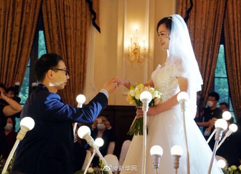  医务人员■祝福！武汉归来就结婚！上海为援鄂医务人员举行集体婚礼