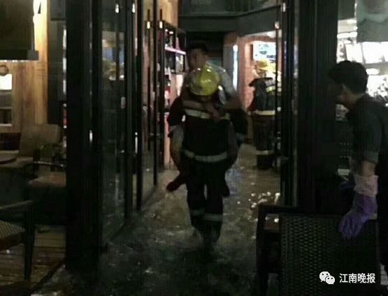 昨天深夜兰州的这件事，网友看了气炸:对社会巨婴，绝对不能惯着!