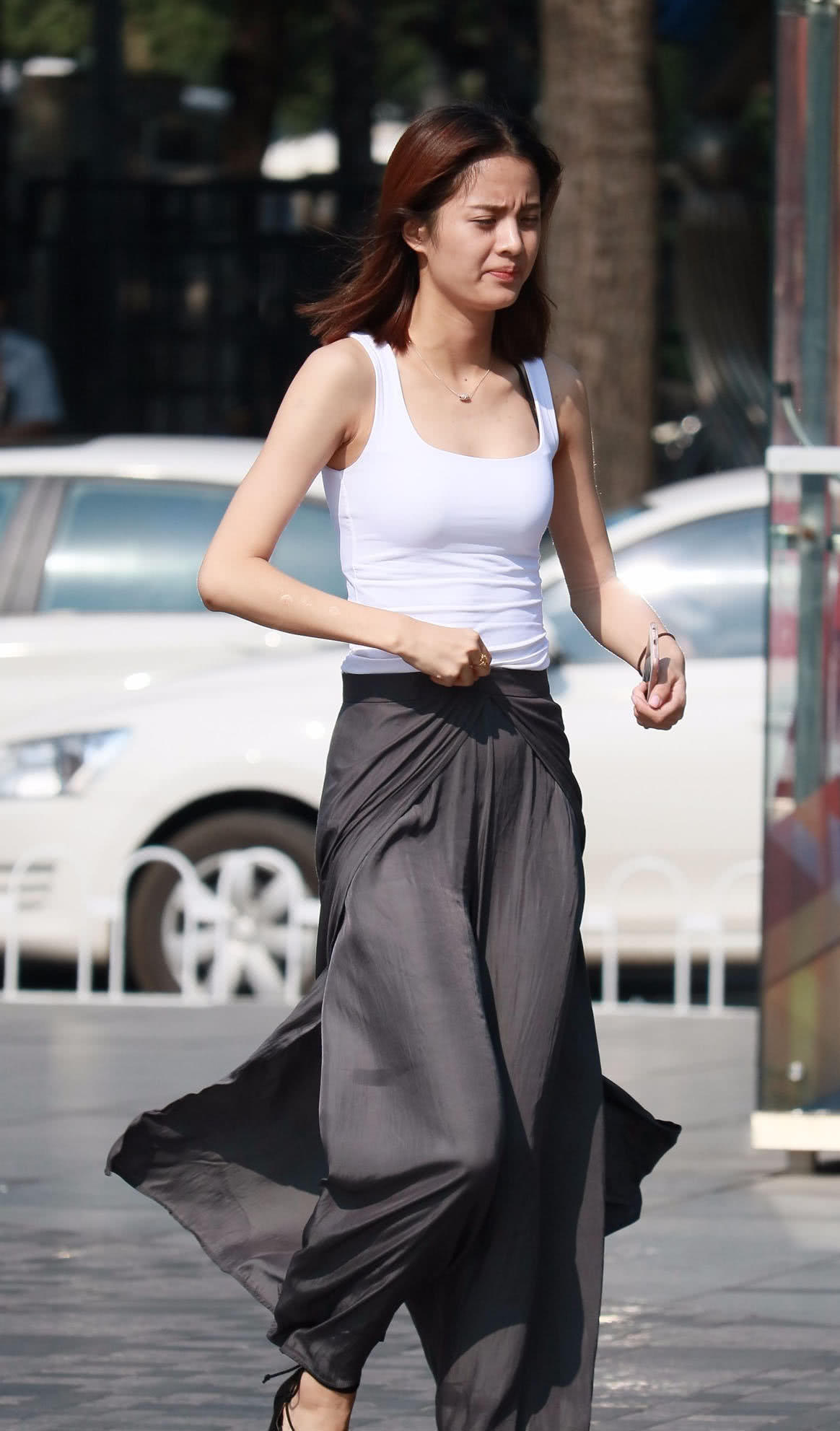 当你见到清新俏皮的小姐姐，能不动心吗，网友：这紧俏的身材我能