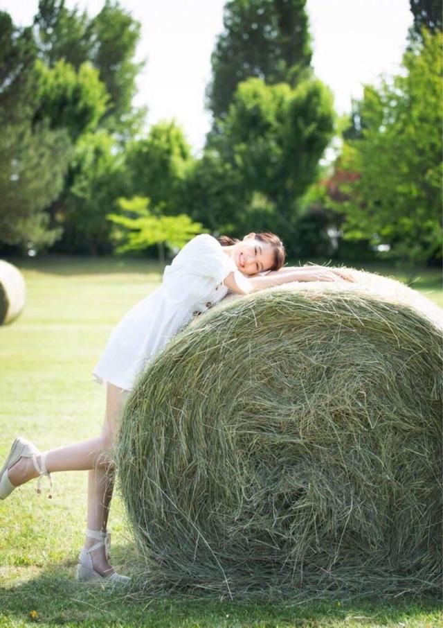 胡杏儿就喜欢你这范儿,晋升为妈咪后,越来越会穿了