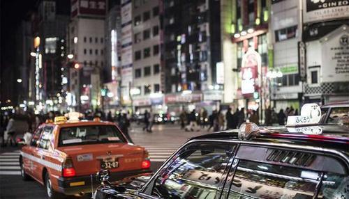 日本、新加坡为啥不堵车？中国车主佩服：交通管制太到位了！