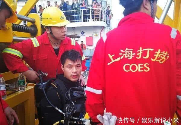 7具遗体出水，2具卡在车内，重庆坠江公交车黑匣子凌晨1时打捞出