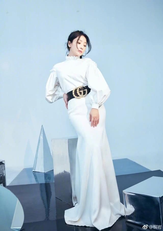 不只是性感！柳岩这样穿也可以很温柔！
