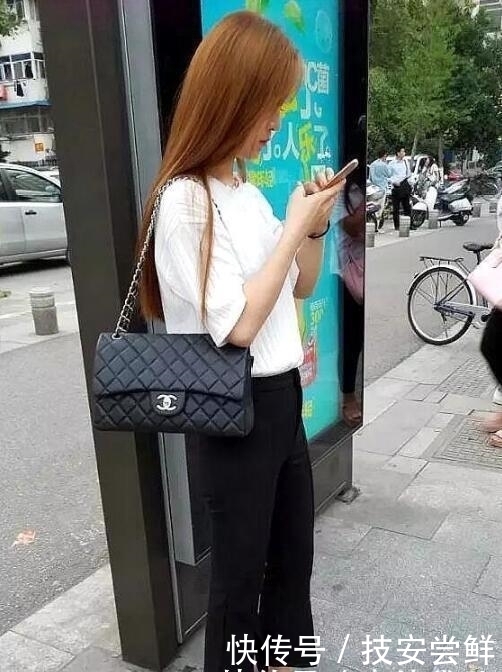  衣服|街拍美女，衣服可以随便穿，高跟争奇斗艳谁更美？