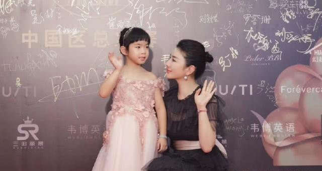 黄奕女儿模特大赛获奖，黄毅清发微博嘚瑟，被网友一句话打脸！