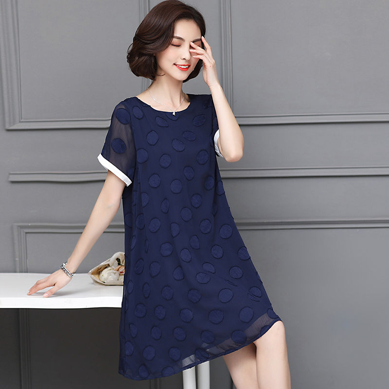 有一种裙子叫雪纺连衣裙，优雅气质有魅力，适合35-45岁的你