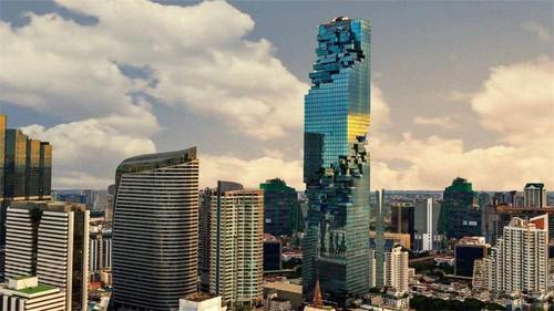 泰国第一高楼，白天被大家误会是烂尾楼，但到了晚上却美轮美奂