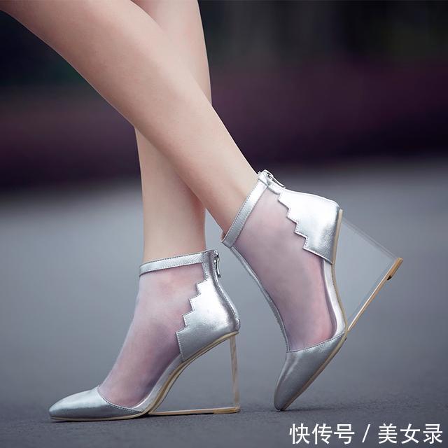 把小透明穿上脚，更清凉时髦哦