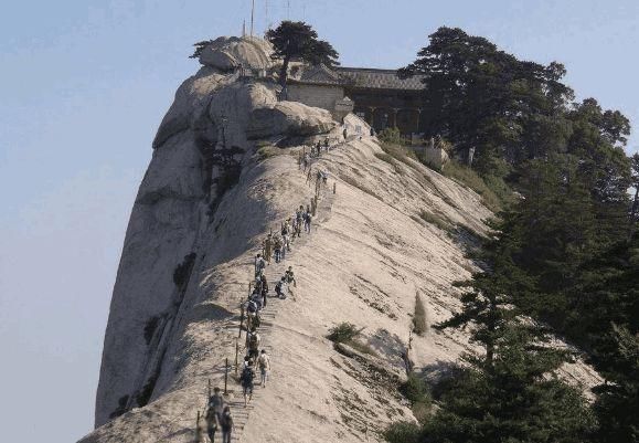 国内景区卖最“贵”的矿泉水，一瓶11元，原因竟令人寒酸!