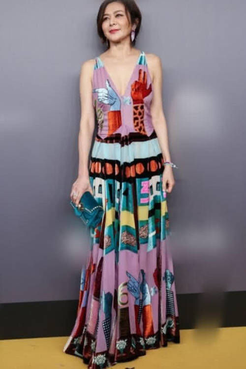 关之琳简直了，一把年纪还将裙子开这么低，网友：真是为老不尊