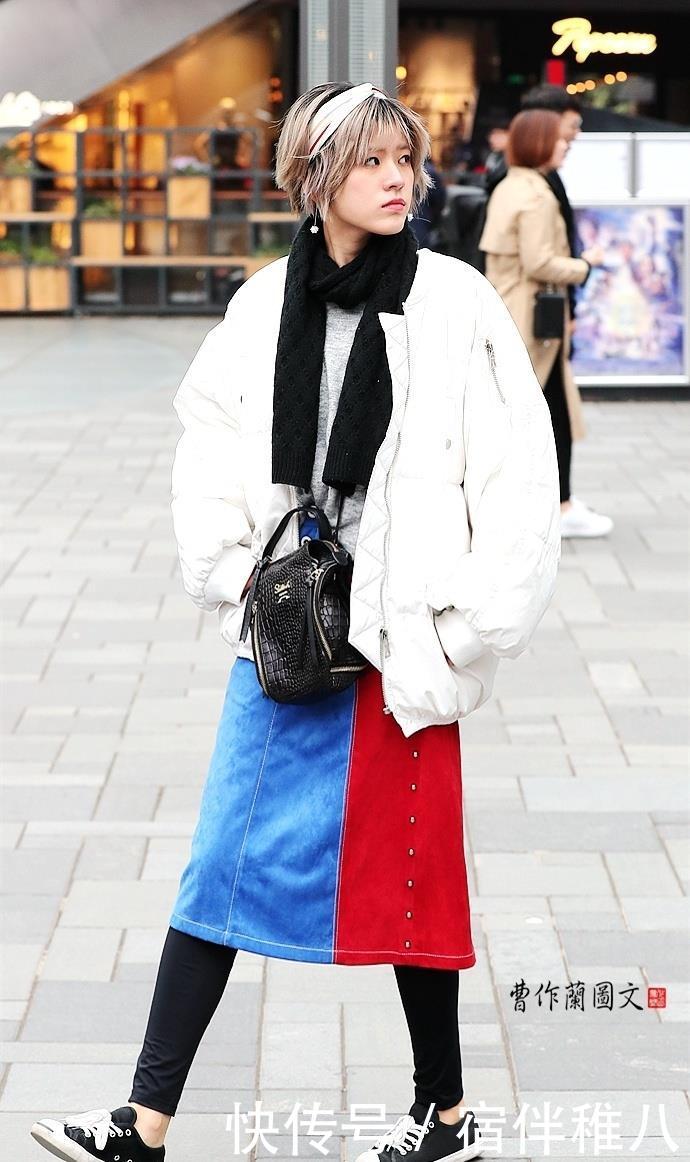 「乍暖还寒」街拍:乍暖还寒,美女爱叠穿