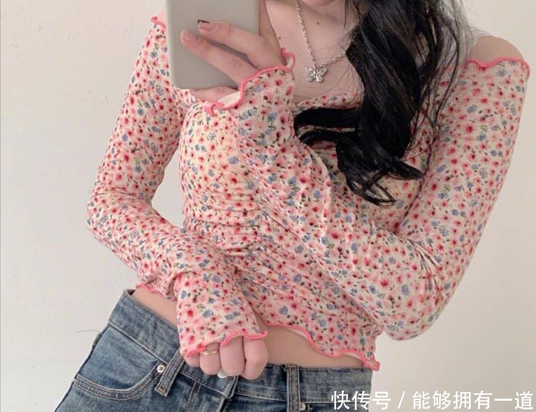  #碎花#甜美复古系少女穿搭，碎花上衣真的是太好看啦，不愧是今年最流行单品